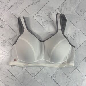 NWOT Livi Active Lane Bryant Womens Sports Bra White Gray UNDERWIRE 38D